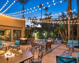 DoubleTree by Hilton San Diego Bayside - San Diego - Patio