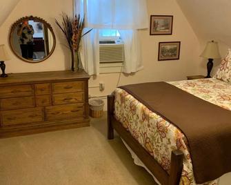 Key Falls Inn - Pisgah Forest - Bedroom