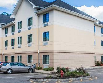 Tapa Hotel, Inn & Suites - Mahwah - Building