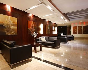 Hotel Reina Isabel - Quito - Reception