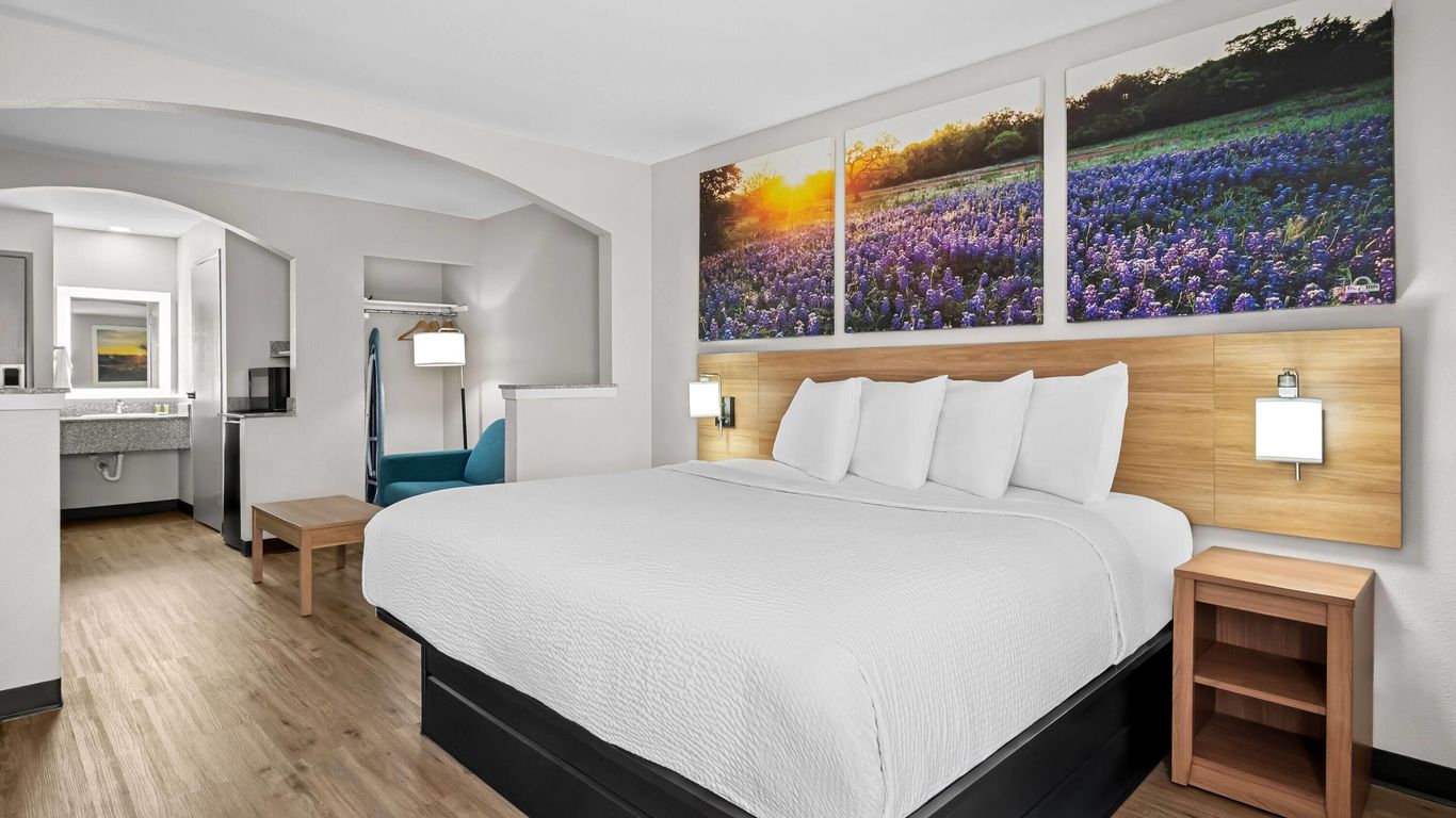 Days Inn by Wyndham Dallas Plano