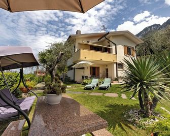 Lake Garda Apartment - Panorama - Limone sul Garda - Innenhof