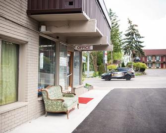 Advance Inn - ניאגרה פולס - בניין