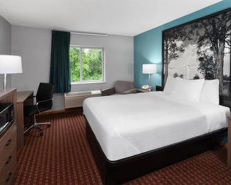 Super 8 by Wyndham McHenry/Fox Lake Area - McHenry - Chambre