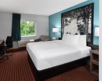 Super 8 by Wyndham McHenry/Fox Lake Area - McHenry - Ložnice