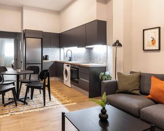 Elliot Petralona, Athens - Athens - Kitchen