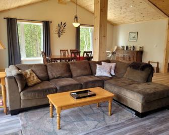 Waterfront Cottage w/ Sauna and Private Sandy Beach - Northern Bruce Peninsula - Living room
