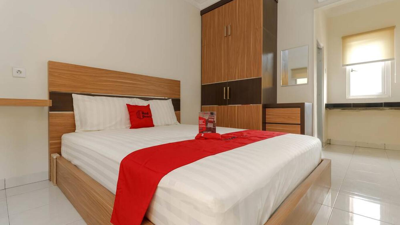 RedDoorz Plus Near Palembang Square Mall