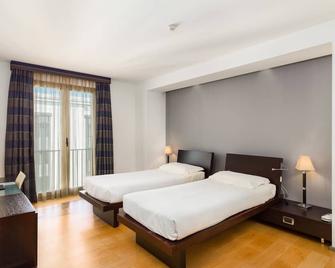 جراند هوتل تيتسيانو إي دي كونجريسيه - ليتشي - غرفة نوم