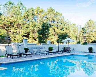 Fairfield Inn & Suites by Marriott Charleston North/Ashley Phosphate - נורת' צ'רלסטון - בריכה