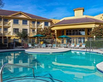 La Quinta Inn & Suites by Wyndham Macon - מייקון - בריכה