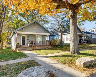 Charming Missouri Home Less Than 1 Mi to Katy Trail! - Pleasant Hill - Building