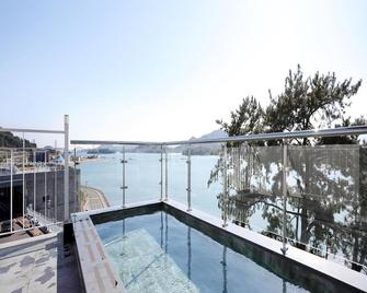 Arte Resort Spa & Pool Villa - Sacheon - Pool