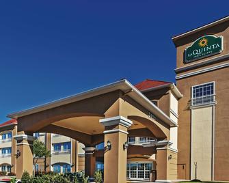 La Quinta Inn & Suites by Wyndham Angleton - Angleton - Edificio