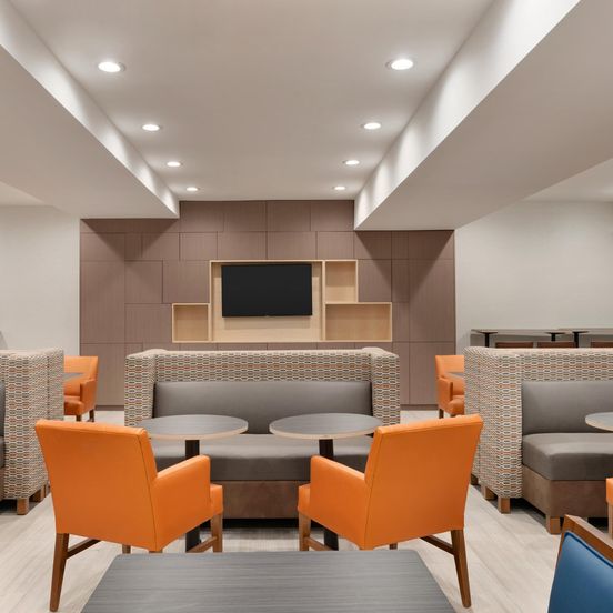 Lounge view of Holiday Inn Express Jamaica - JFK Airtrain - Nyc