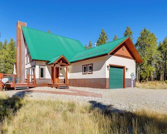 Quiet Leadville Home on 3 Acres w/ Gas Grill! - Leadville - Building