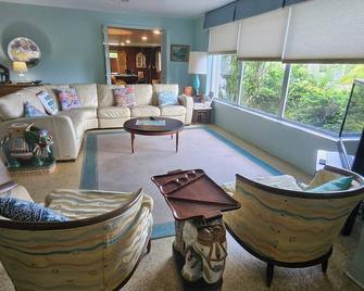Prettiest Sunset View Pine Island, Waterfront Home on Water - Bokeelia - Living room