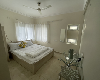 Reva Inn - Bengaluru - Bedroom