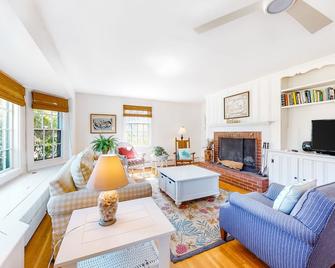 Welcoming island cottage with patio & enclosed yard - close to town & beaches - Edgartown - Living room