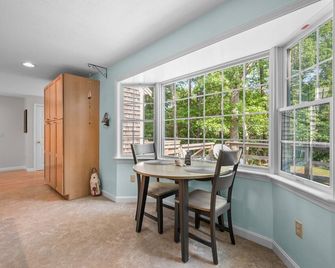 Dog-Friendly Eastham Retreat, Minutes to Shore - Eastham - Їдальня