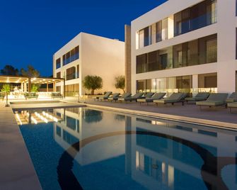Sa Pedrera Suites & Spa - Ес-Пуйоль - Басейн