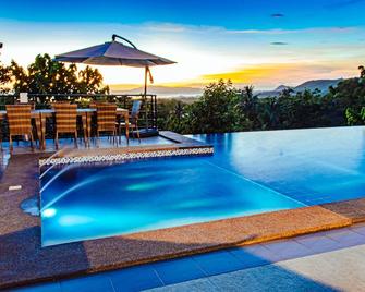 Marqis Sunrise Sunset Resort and Spa - Tagbilaran City - Alberca