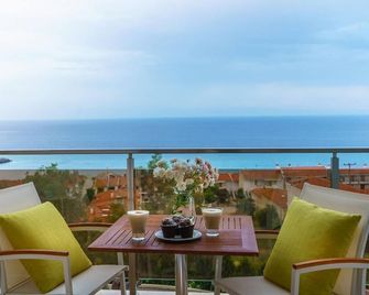 Rahoni Cronwell Hotel by Diomedes Group - Nea Skioni - Living room