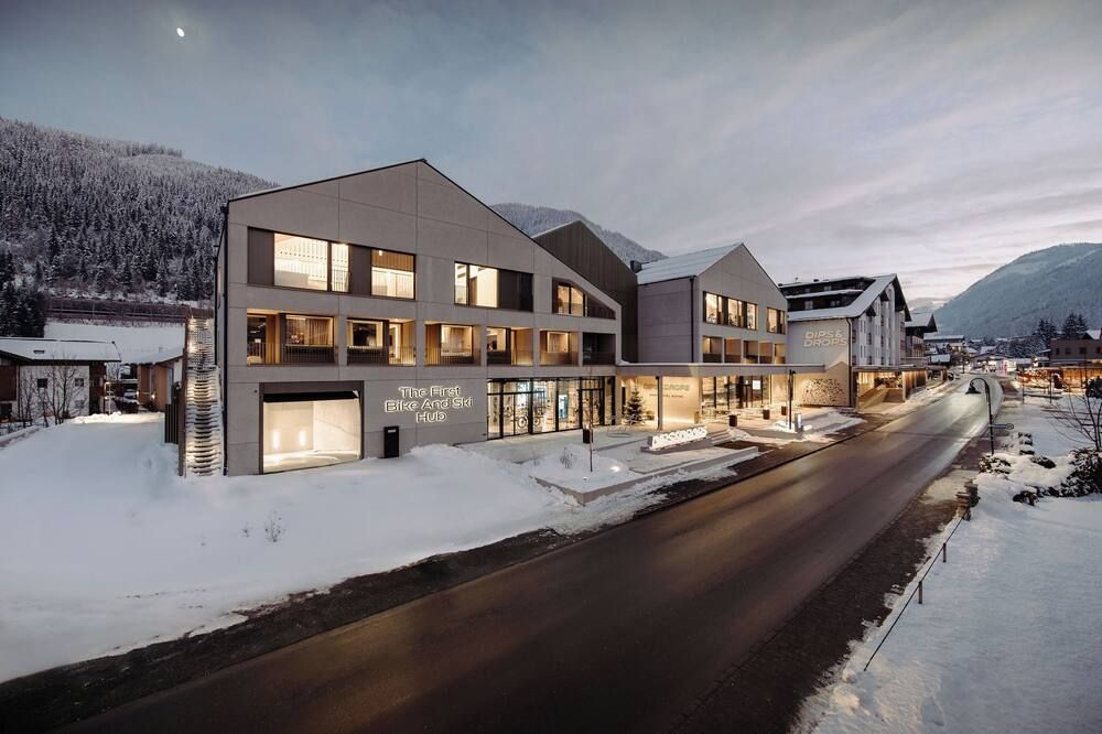 ديس آند اوبس - سوبيريور هوتل ب سبورتس - سبا - ريستورانتس - فلاشاو - مبنى