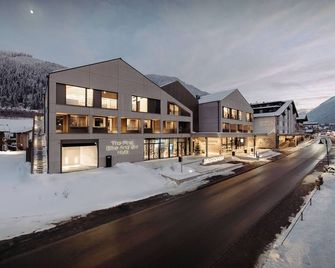 ديس آند اوبس - سوبيريور هوتل ب سبورتس - سبا - ريستورانتس - فلاشاو - مبنى