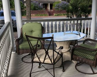 In the Heart of Apalachicola~Walk Everywhere!~Vintage Rose Suite~Majestic Jewel - Apalachicola - Balcon