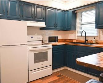 Charming 2-bedroom cottage in Brodhead with WiFi and AC - Brodhead - Kitchen