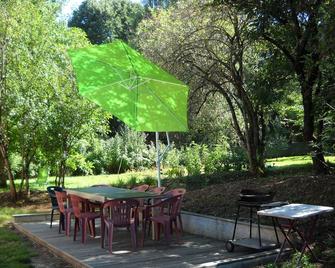 Large gîte for large families or friends, with piano and table soccer. - Lignières - Patio