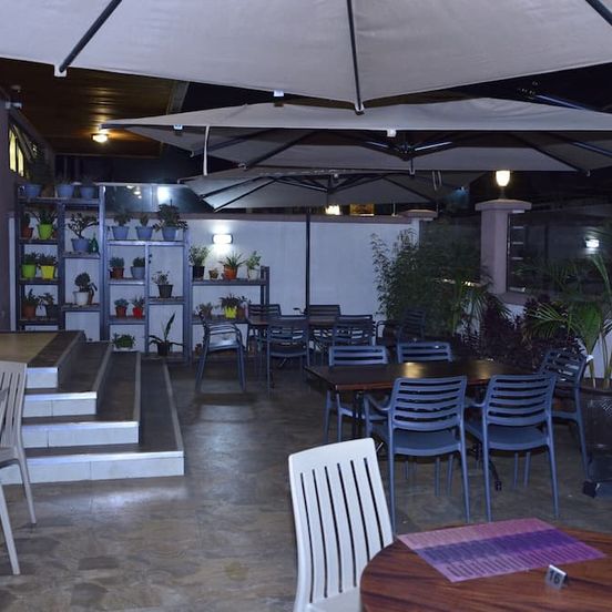 Razana Hotel image 1
