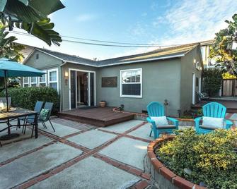 Walk to the beach! The Moonlight Beach Bungalow - Encinitas - Patio