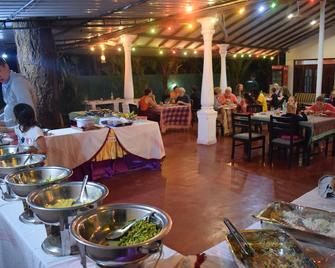 Tishan Holiday Resort - Polonnaruwa - Restaurang