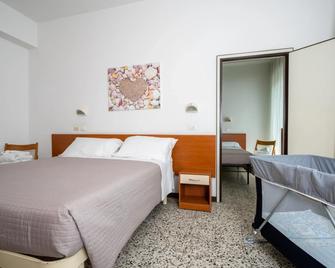 Hotel Globus - בלאריה איג'אה מרינה - חדר שינה