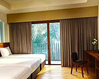 Beach Bay@ Attractions Packed Beach Resort 4 beds - Singapore
