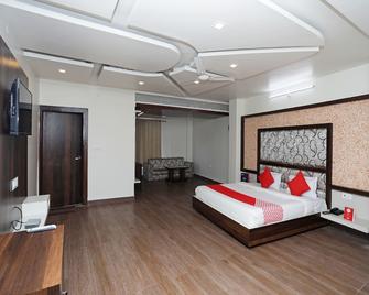 OYO 13835 Hotel Kanta Shrawan - Bhopal - Bedroom