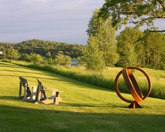 This place is a biker and skier paradise 4 miles from Kingdom Trails! - Lyndon - Golf course