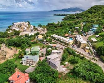 Home at Dr Grooms Beach Road - St. George's