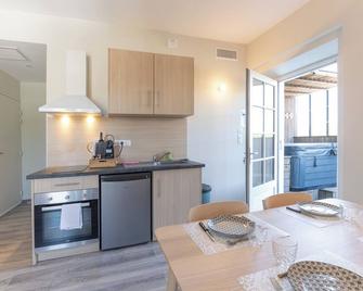 Viognier - logement avec jacuzzi - Ruoms - Kitchen