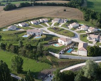 Luxury villa with covered terrace in Chalais - Chalais - Vista del exterior