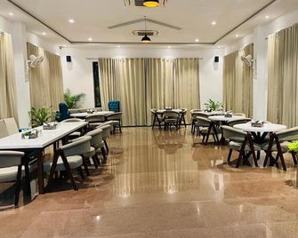 Aura Gold Resort - Udaipur - Restaurang