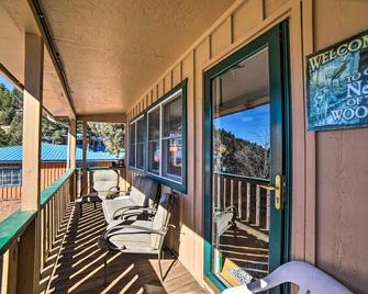 Red River Condo with Fire Pit half Mi to Slopes! - Red River - Balcony