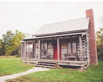 Audrey's Abode - Restored log cabin, country setting, minutes from Jacksonville - Jacksonville - Building