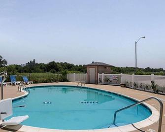 Peaceful Room Perfect for Relaxing Getaway | Non Smoking | Pool Access - Van Buren - Zwembad