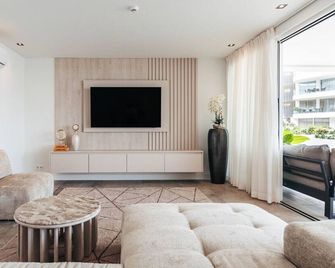 2br Beachfront Condo One Mambo 2 by Bocobay - Willemstad - Vardagsrum