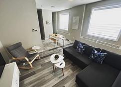 Premium 2-bed Condo Uptown Saint John Parking Coffee Location - Saint John - Living room
