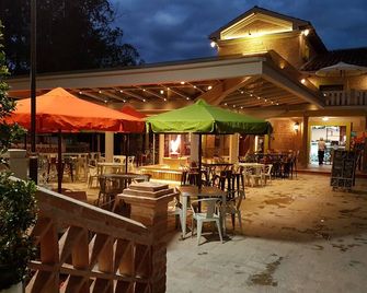 Villa Ana María Cuenca-Hotel - Cuenca - Bedroom