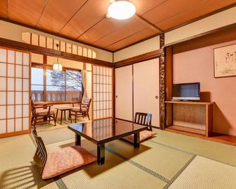 فوتاريشيزوكا هاكون - تاكاياما - غرفة طعام